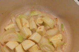 Supa crema de mazare cu crenvursti