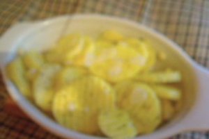 Cartofi cu ierburi aromate la cuptor