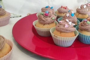 Desert cupcakes cu ganache de kinder bueno