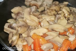 Ciulama cu ciuperci si carne de porc