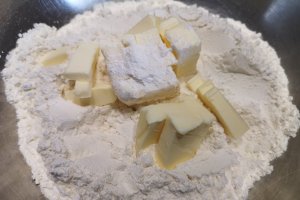 Desert tarta cu zmeura si mascarpone