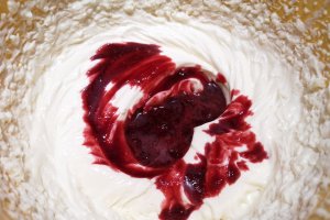 Desert tarta cu zmeura si mascarpone