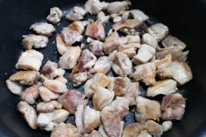 Pui florentin cu spanac, smantana, usturoi și parmezan