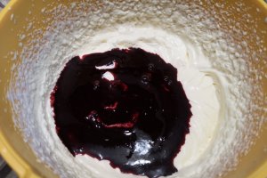 Desert cheesecake cu mure si jeleu de mure