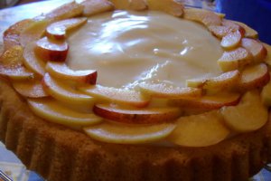 Tarta pufoasa cu caise