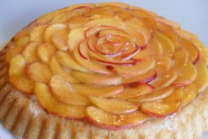 Tarta pufoasa cu caise