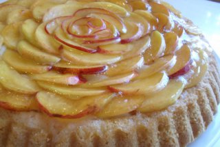 Tarta pufoasa cu caise