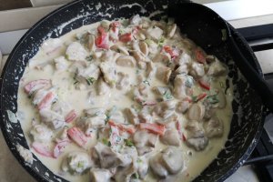 Pui cu ciuperci, smantana si parmezan