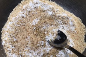 Desert nuci umplute cu crema de ciocolata