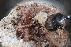 Desert nuci umplute cu crema de ciocolata