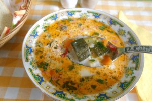 Ciorba de zucchini, dreasa cu ou si smantana