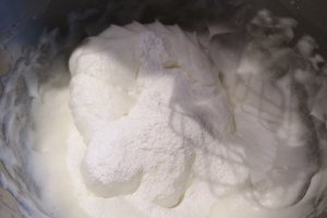 Desert prajitura cu urda si bezea
