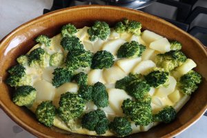 Broccoli cu cartofi la cuptor