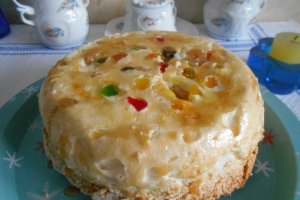 Desert crema caramel din albusuri, cu fructe confiate