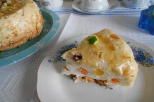 Desert crema caramel din albusuri, cu fructe confiate