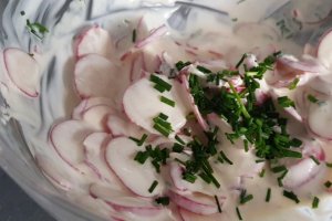 Salata de ridichi cu branza proaspata de vaci