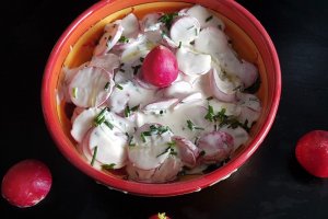 Salata de ridichi cu branza proaspata de vaci