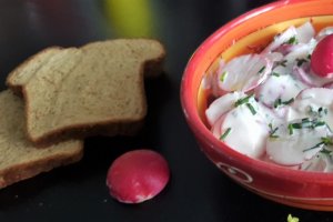 Salata de ridichi cu branza proaspata de vaci