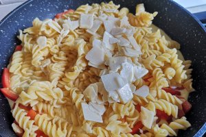 Paste cu smantana si parmezan