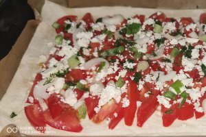 Aperitiv tarta cu rosii si branza