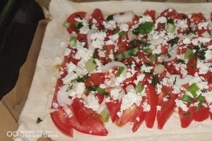 Aperitiv tarta cu rosii si branza