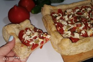 Aperitiv tarta cu rosii si branza