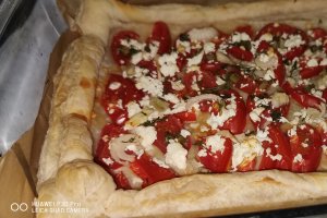 Aperitiv tarta cu rosii si branza