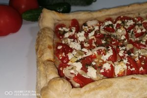 Aperitiv tarta cu rosii si branza
