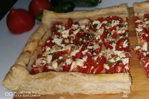 Aperitiv tarta cu rosii si branza