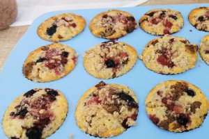Desert muffins cu fructe de padure