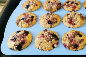 Desert muffins cu fructe de padure