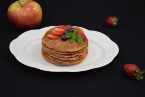 Desert pancakes cu mere (de post)