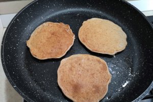 Desert pancakes cu mere (de post)