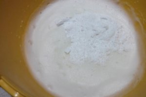 Desert prajitura pufoasa cu branza si cirese