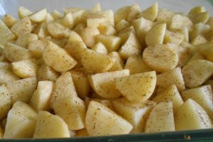 Cartofi noi cu branzeturi, la cuptor