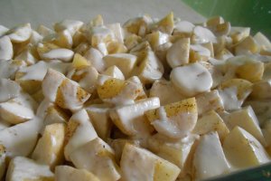 Cartofi noi cu branzeturi, la cuptor
