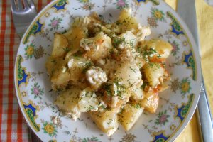 Cartofi noi cu branzeturi, la cuptor