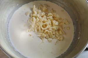 Desert tort cu capsuni si ciocolata