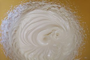 Desert tort cu capsuni si ciocolata