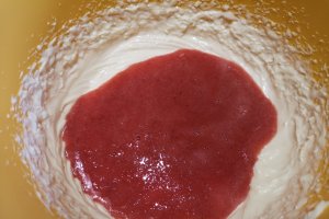 Desert tort cu capsuni si ciocolata