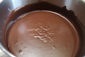 Desert tort cu capsuni si ciocolata