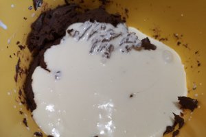 Desert tort cu capsuni si ciocolata