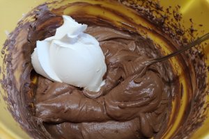 Desert tort cu capsuni si ciocolata