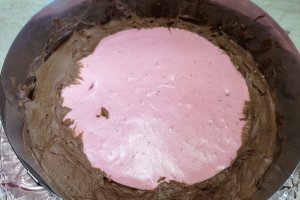 Desert tort cu capsuni si ciocolata