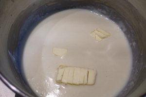 Ciuperci gratinate cu branza si sos cremos de smantana