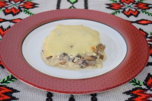 Ciuperci gratinate cu branza si sos cremos de smantana