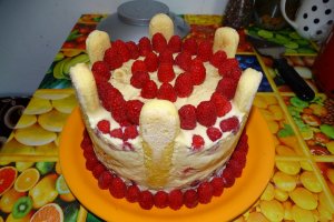 Desert tort cu zmeura si mascarpone