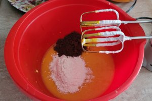 Desert prajitura in straturi, cu crema de zmeura si vanilie