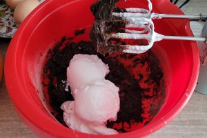 Desert prajitura in straturi, cu crema de zmeura si vanilie