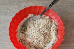 Desert prajitura in straturi, cu crema de zmeura si vanilie